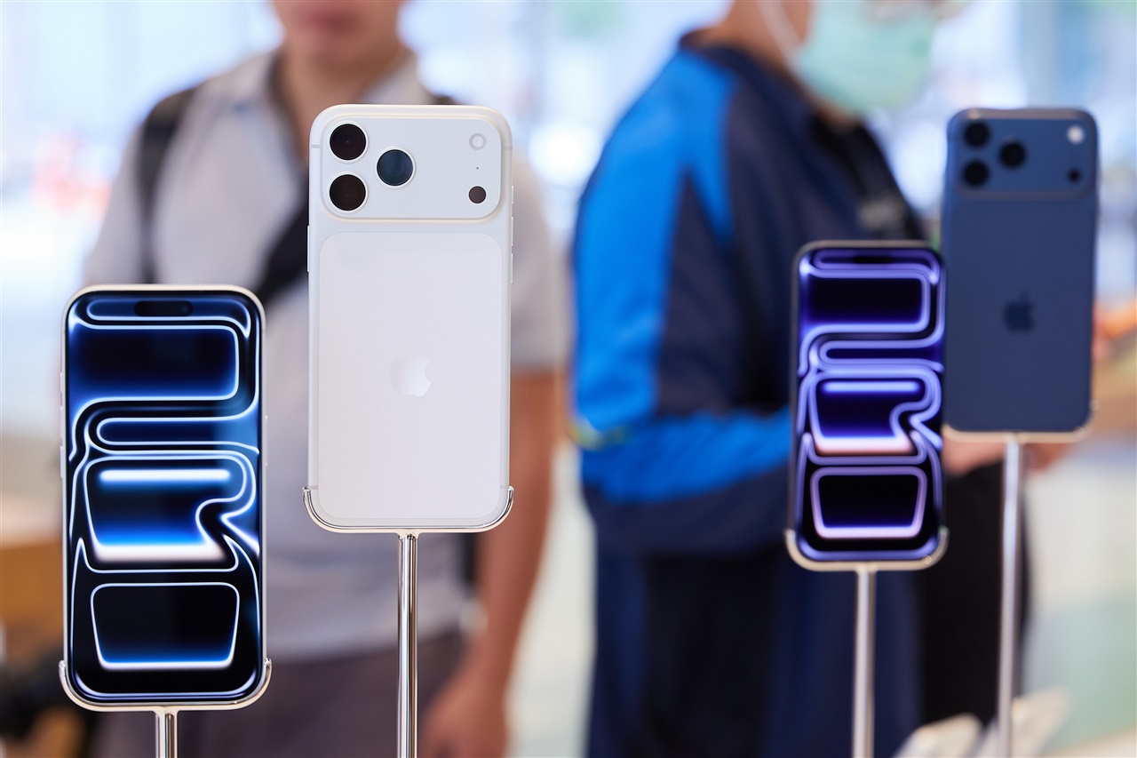 Apple's foldable iPhone supply chain reportedly gears up for 2026 launch