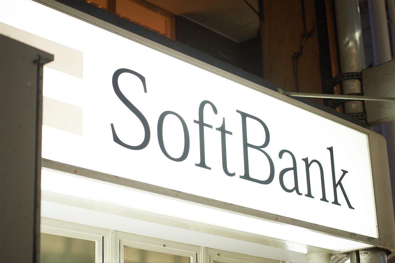 Giappone, iniziativa IA da 6,2 miliardi $: SoftBank punta alla leadership nell’IA fisica