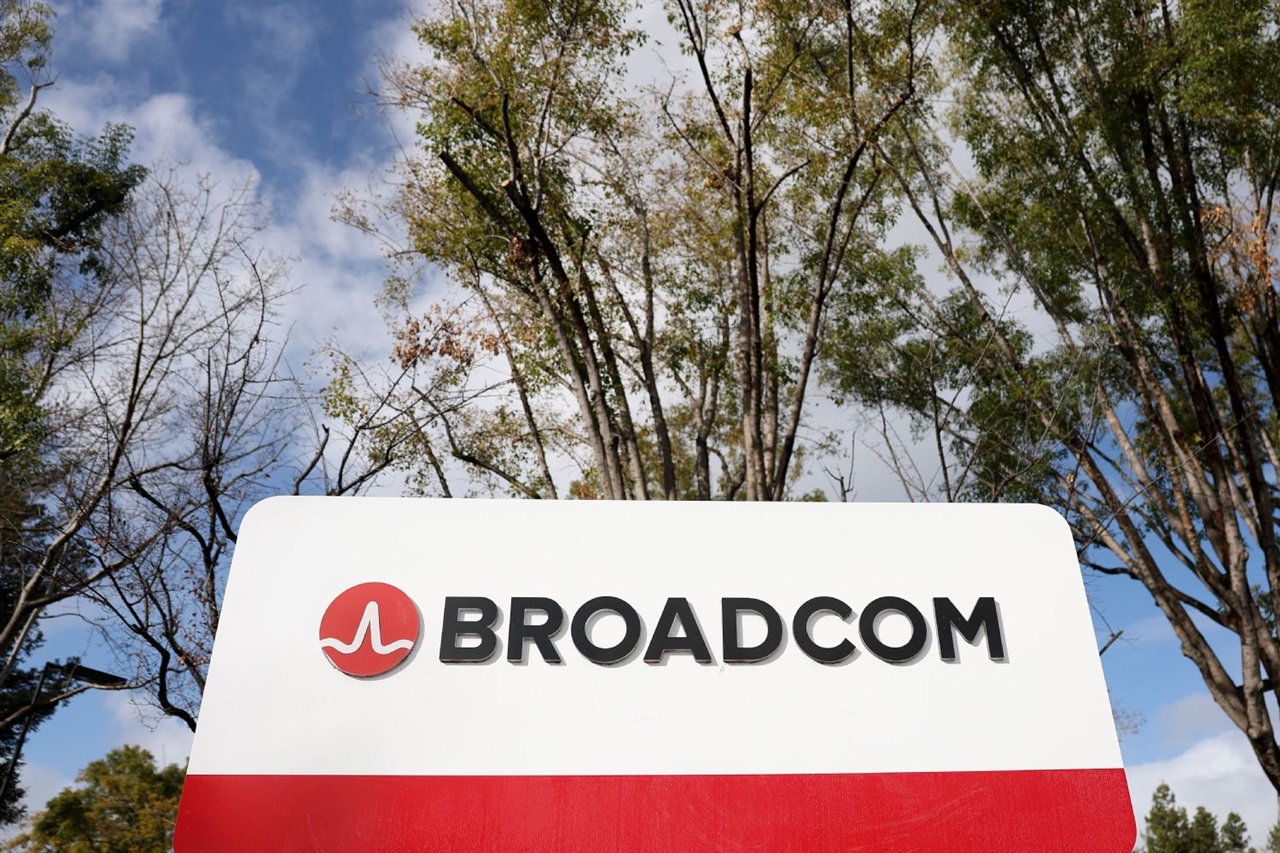 Broadcom, Apple extend custom chip deal through 2031