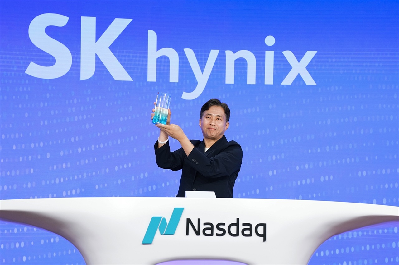 SK hynix shares plunge after Nasdaq ADR debut
