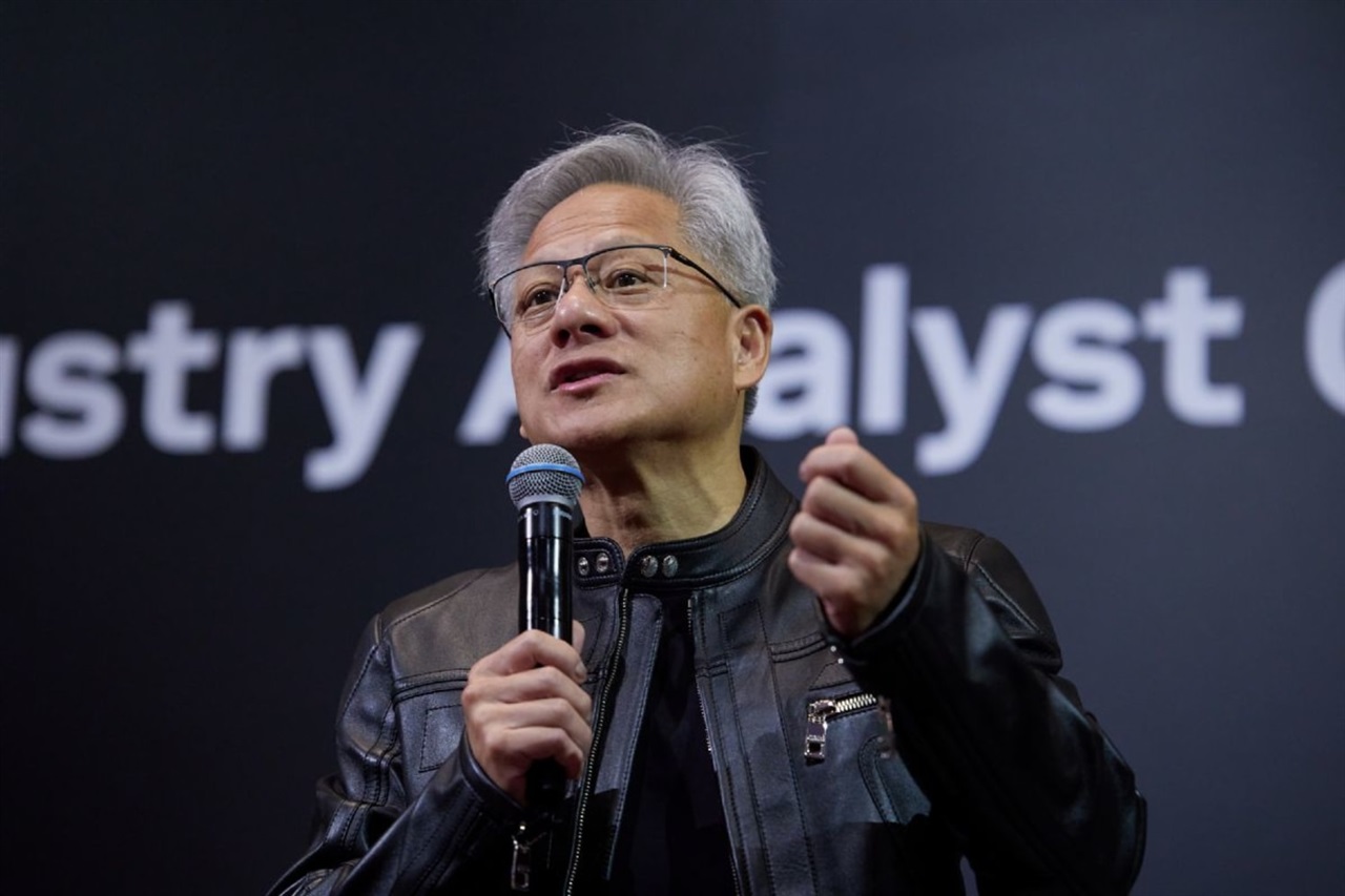 Jensen Huang: «Gli agenti AI sono strumenti, non esseri senzienti»