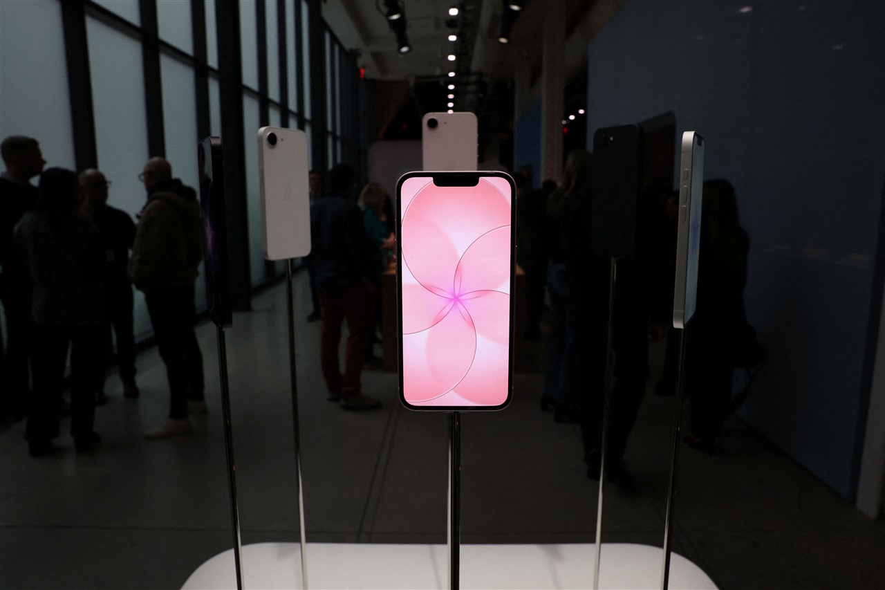 Apple reportedly ramps up iPhone 18 production as Foxconn hiring surges and AI takes center stage