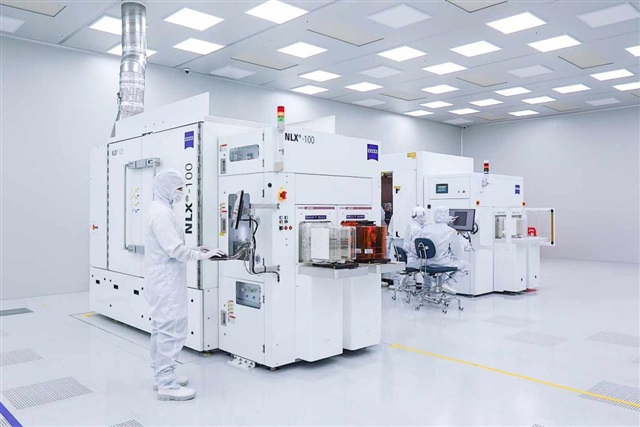 German chip suppliers deepen ties with Samsung, SK Hynix