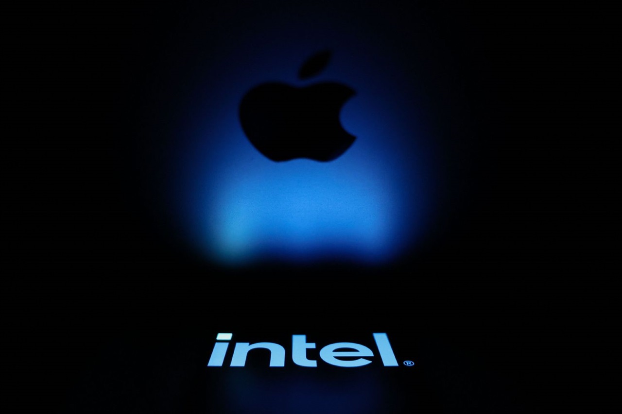 photo of Intel's blowout quarter wins over the bulls, but analysts stay split on the foundry turnaround image