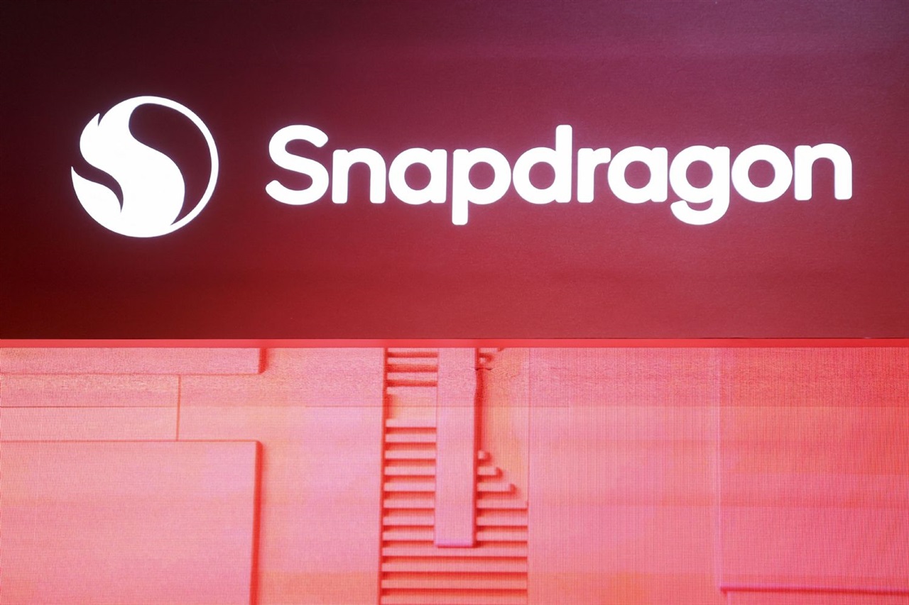 Qualcomm bets on AI and automotive growth to offset Apple decline as weak outlook pressures shares