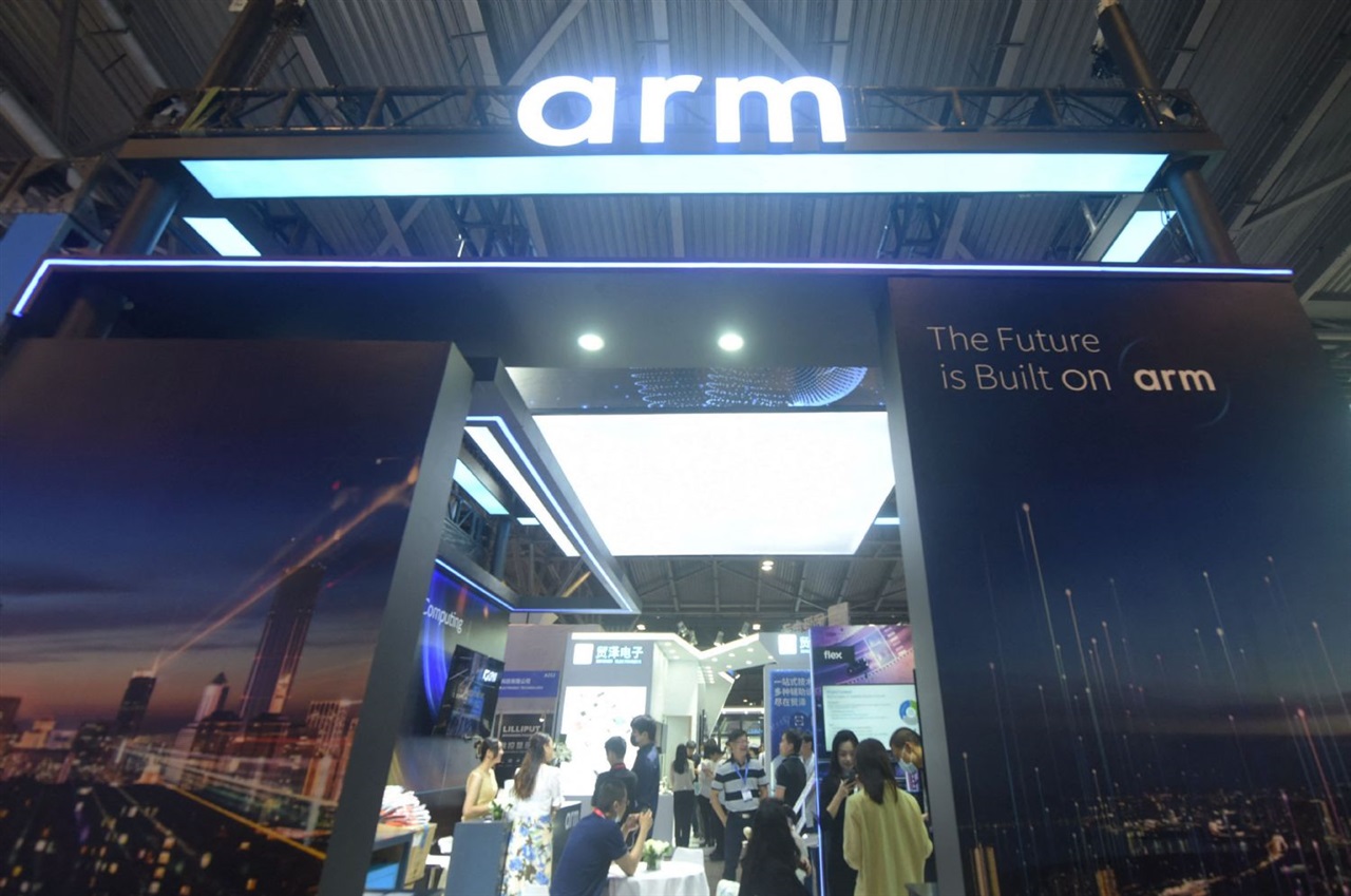 Arm's AI-driven data center growth offsets smartphone weakness, but softer handset outlook weighs on shares