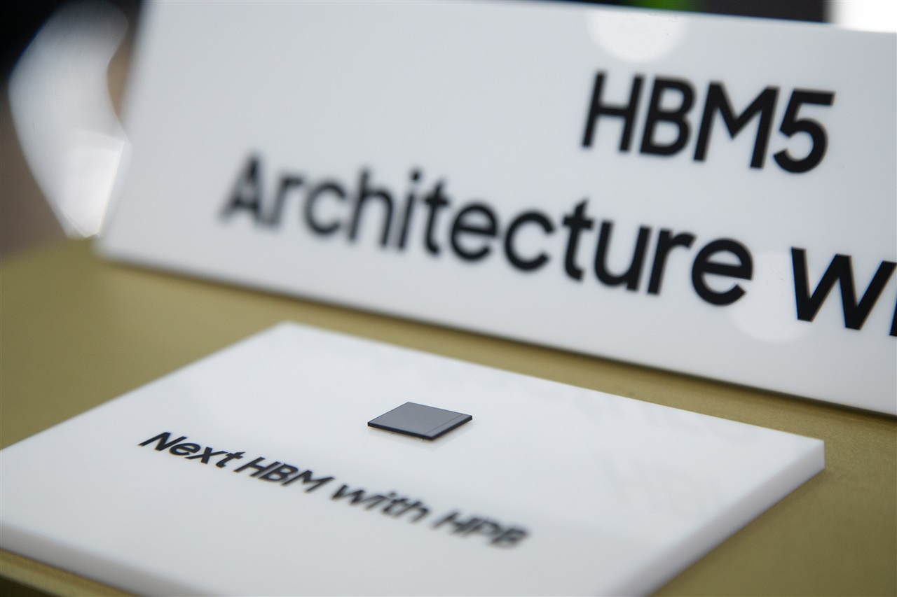 Samsung sees tripled HBM4 sales in 3Q26; HBM share to reach parity with DRAM position