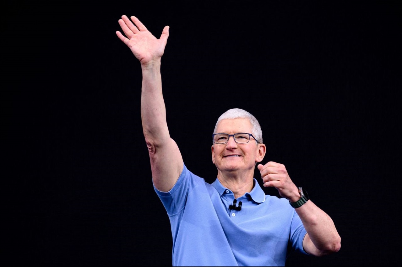 Apple targets AI subscription revenue as Cook exits and Ternus inherits next growth strategy