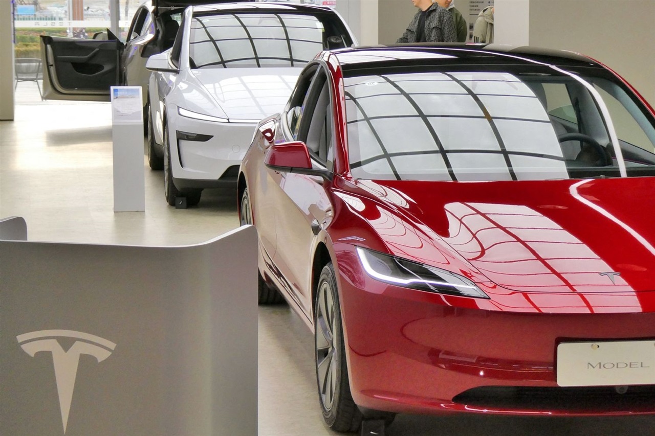 Elon Musk denies rumored Tesla China contingency plans; discussions on supply chain localization shifts persist