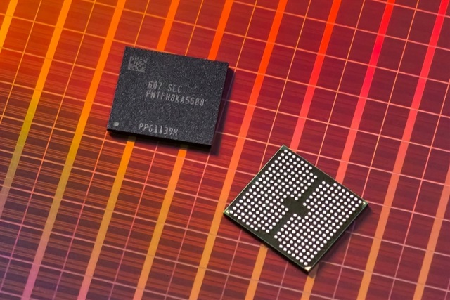 Samsung previews zHBM stacked-on-logic concept, 400-layer bonded NAND at FMS 2026