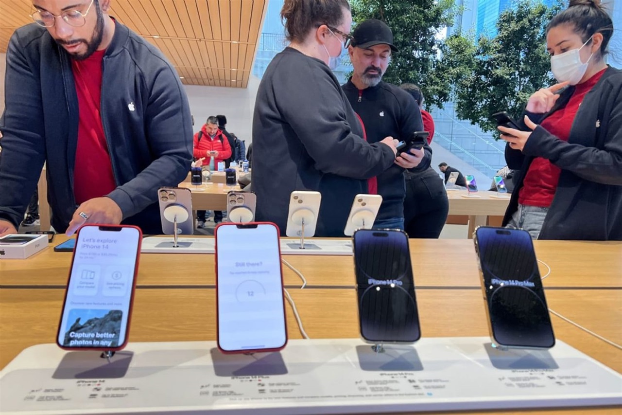 Apple presses Samsung Display and LG Display for lower iPhone 18 OLED prices