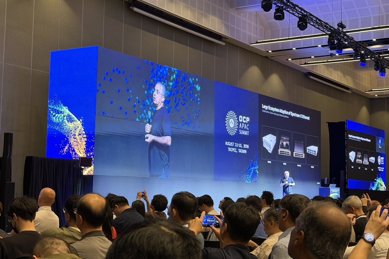Nvidia, Broadcom diverge on how to scale AI networks beyond the rack