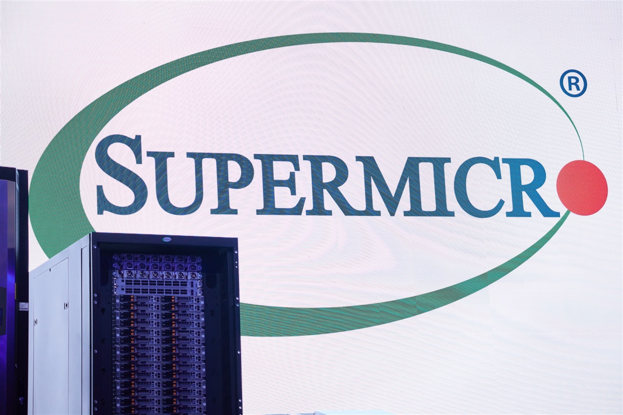 Supermicro's internal probe clears senior management in export-control case