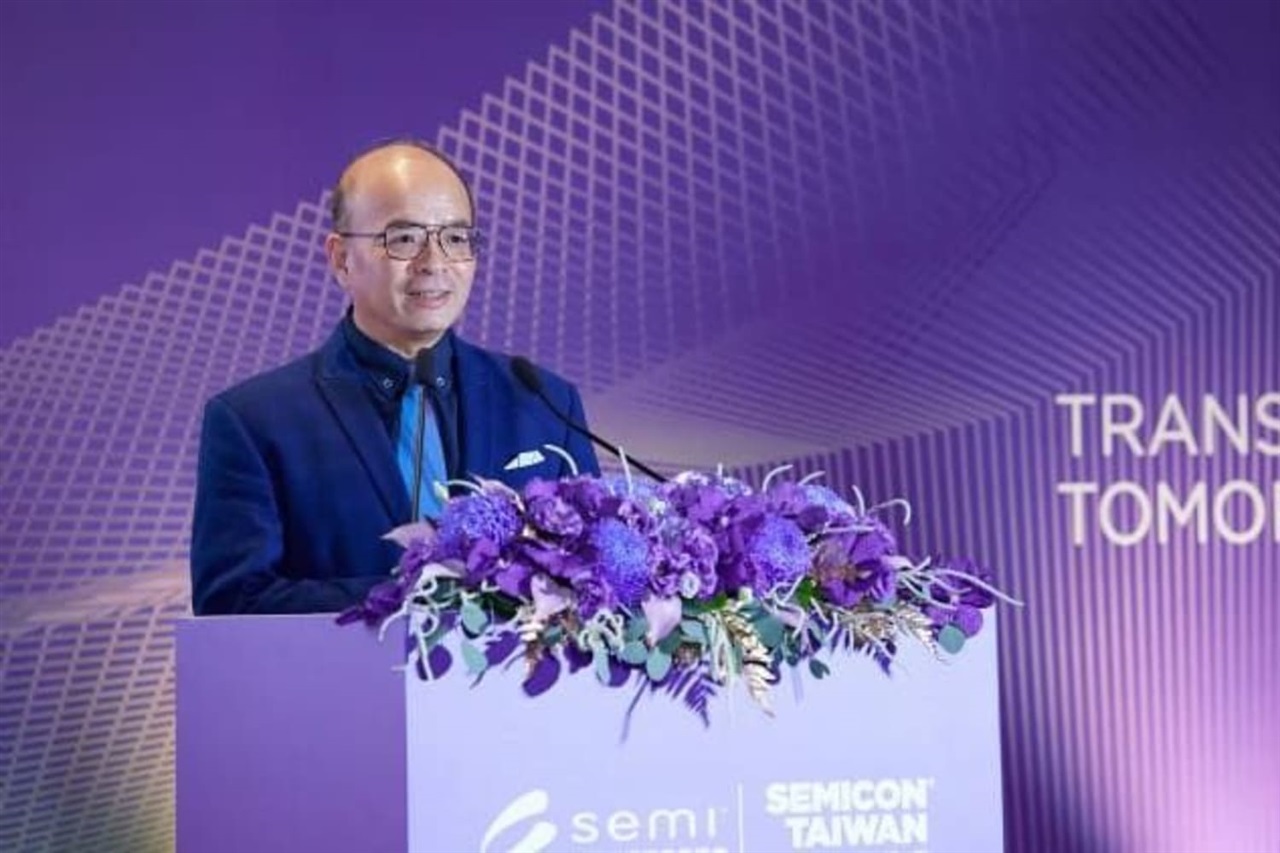 ASE's Huang urges AI profits to fund R&D for CPO, PLP