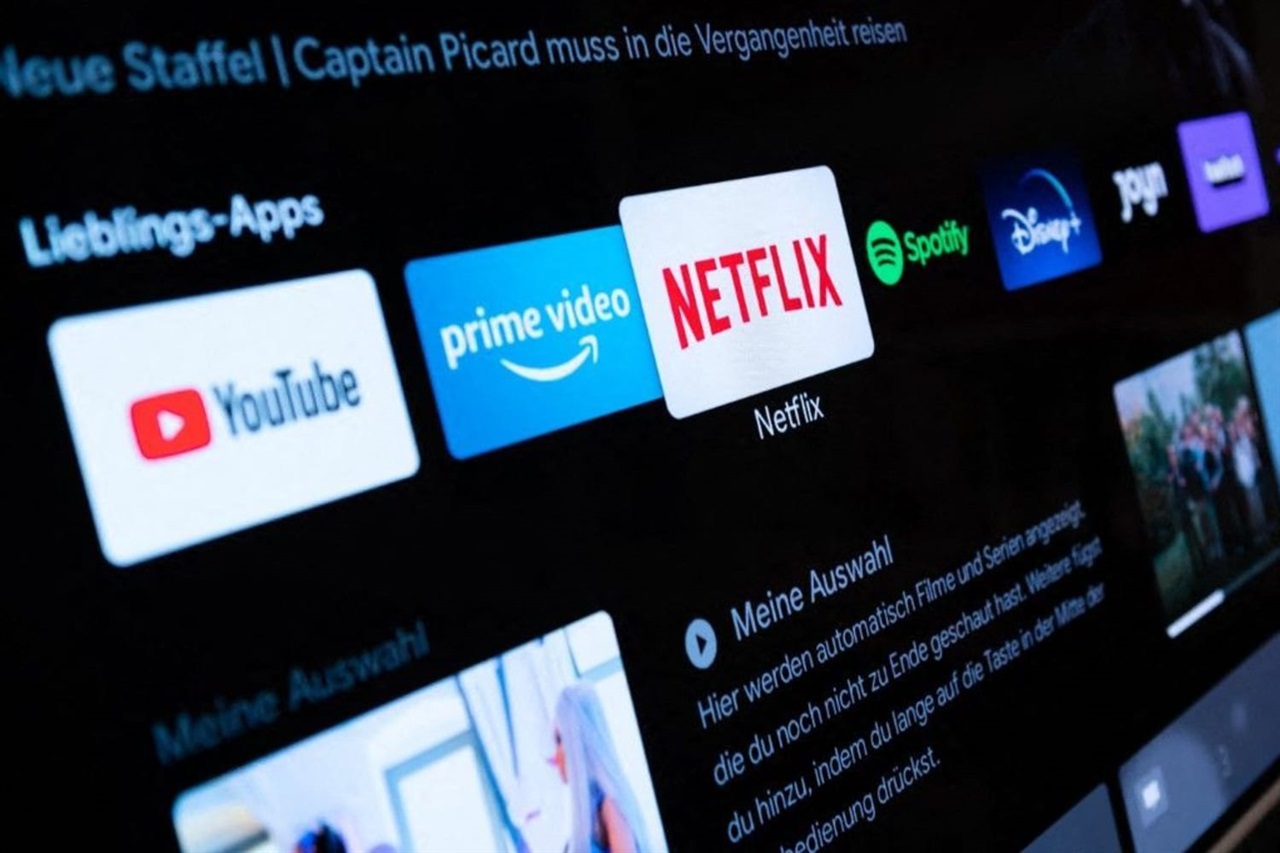 YouTube offers funding to keep creators from streaming with Netflix