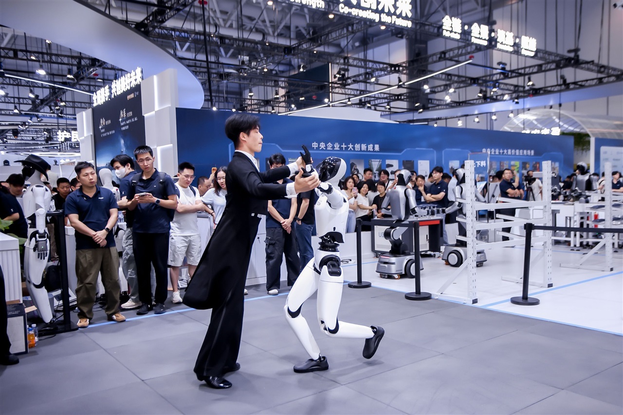 Chinese automakers expand to humanoid robotics with technology, supply chain and scenario advantages