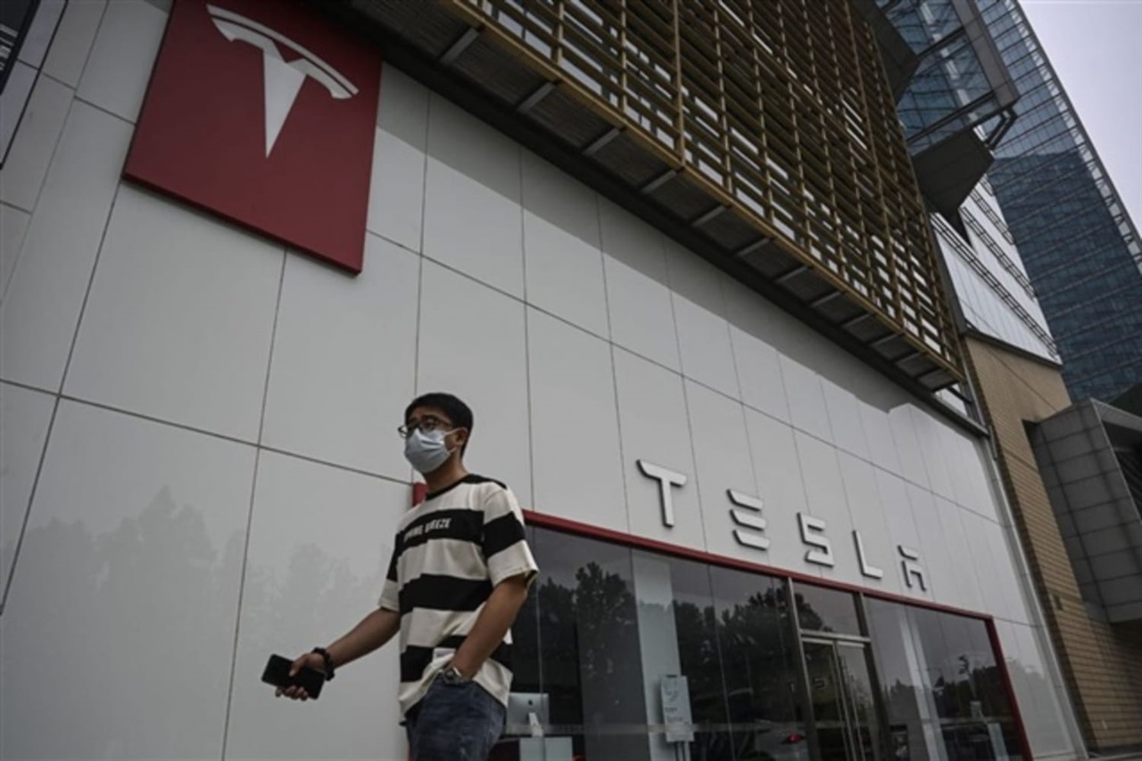 Tesla in Cina passa a Doubao, il LLM di ByteDance, per gli smart cockpit
