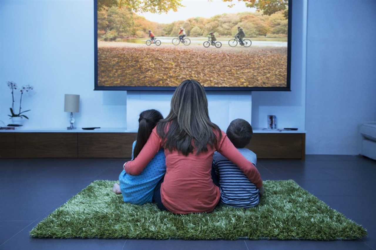 Global LCD TV shipments above 70 inches rise as large-screen prices fall