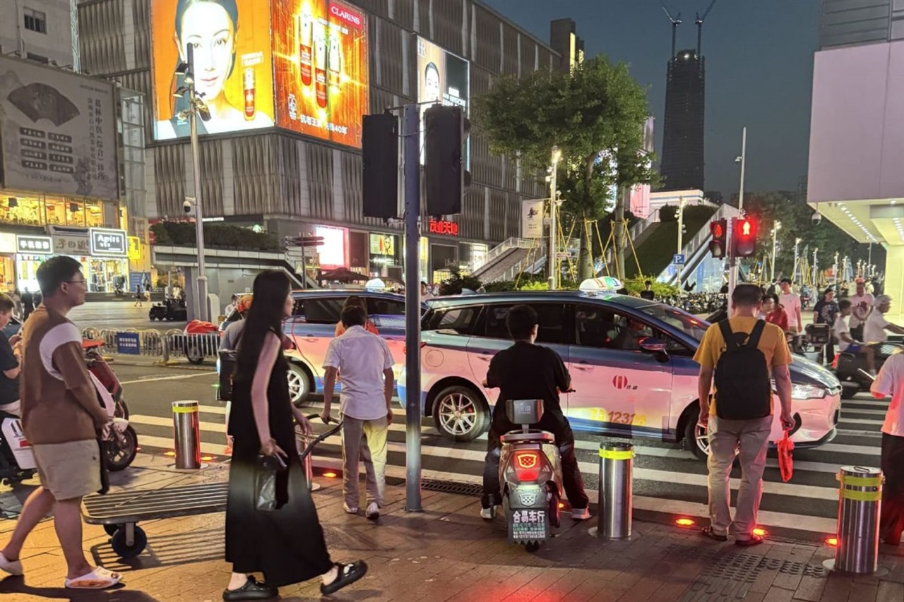 'Chinamaxxing' fuels China tech tourism as visitors flood Huaqiangbei