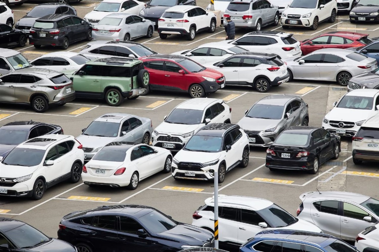 Taiwan auto parts makers face exit-or-overseas dilemma