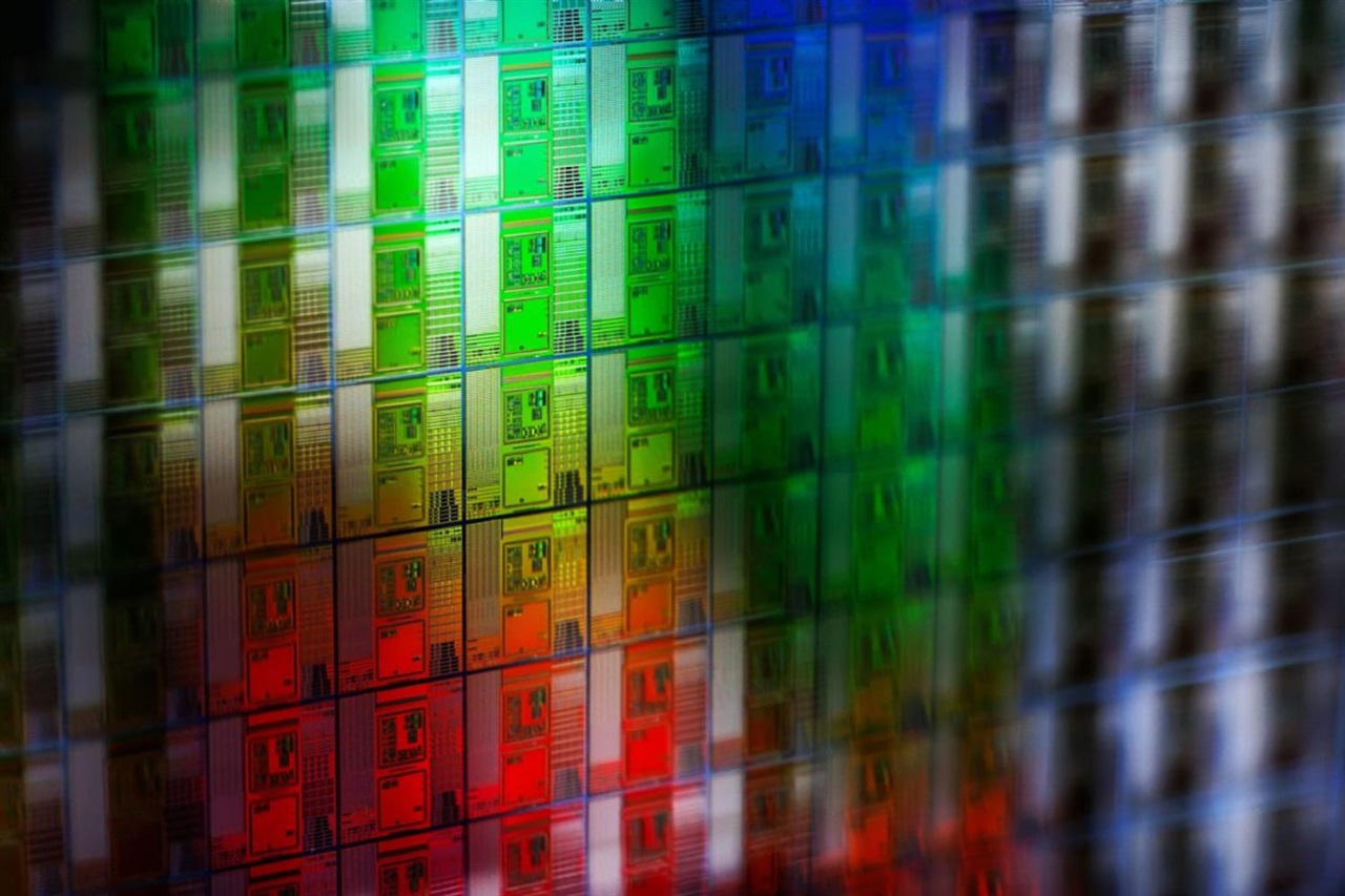 IQE returns to profit in 1H26, warns on China InP risk