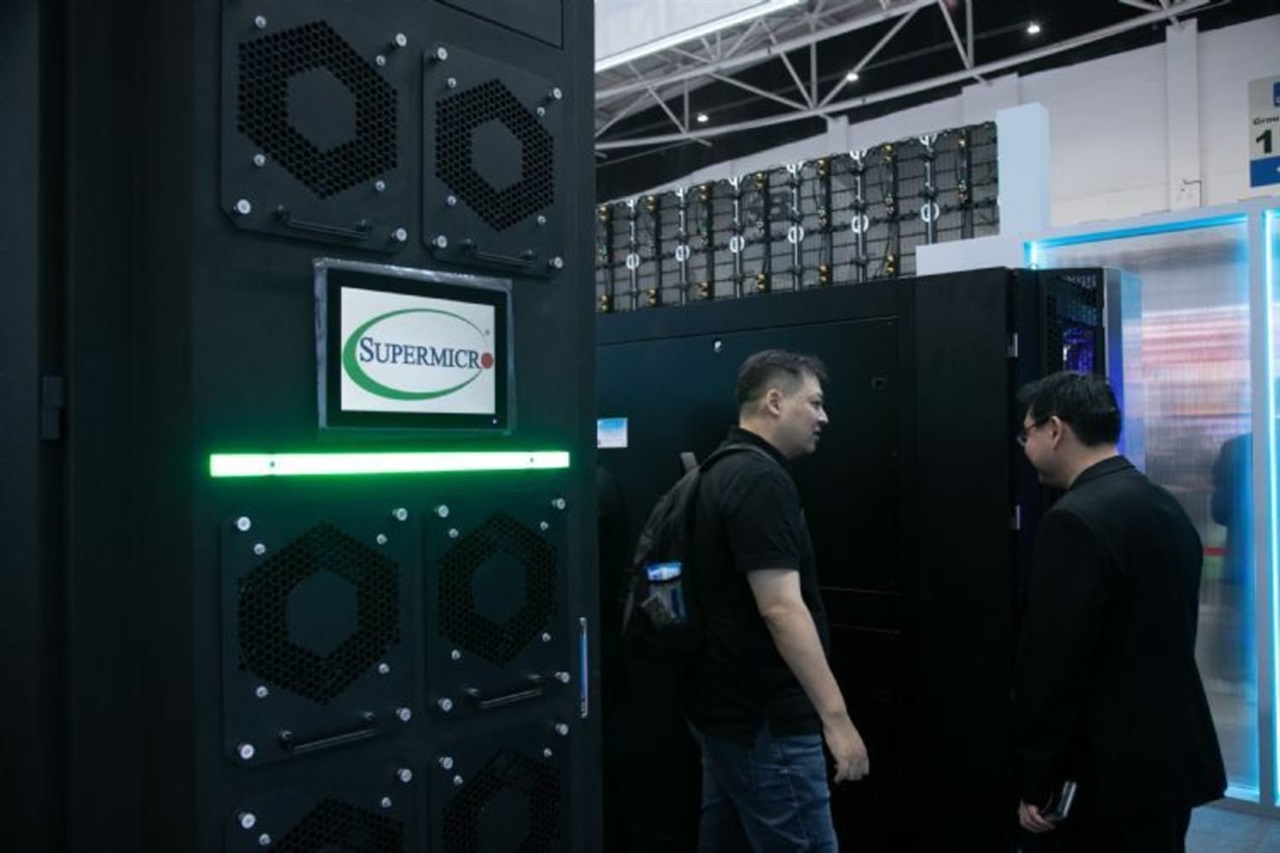 Jeter August revenue rises on AI server shipments