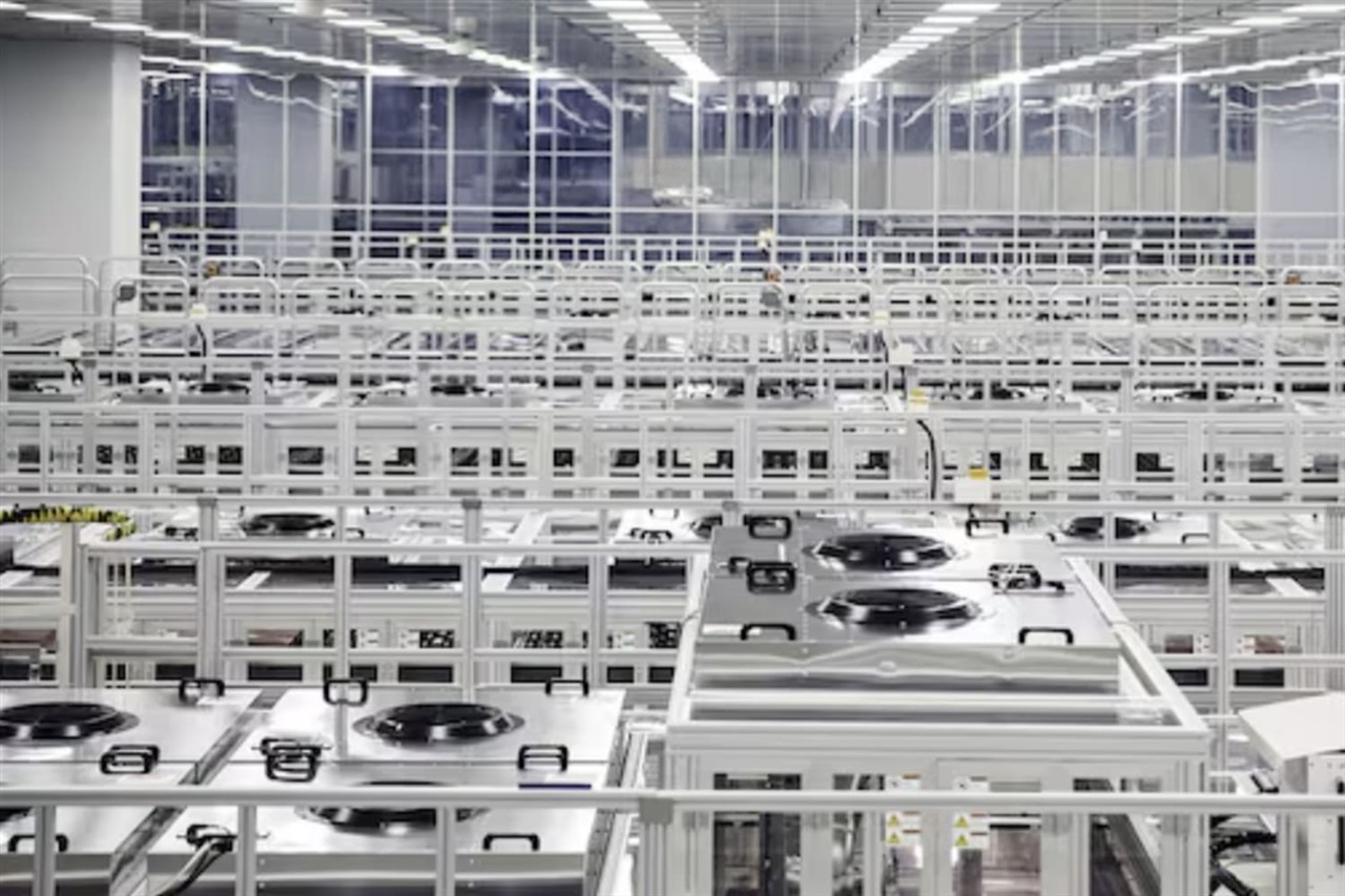 China expands OLED capacity, challenging South Korea in IT and automotive display markets