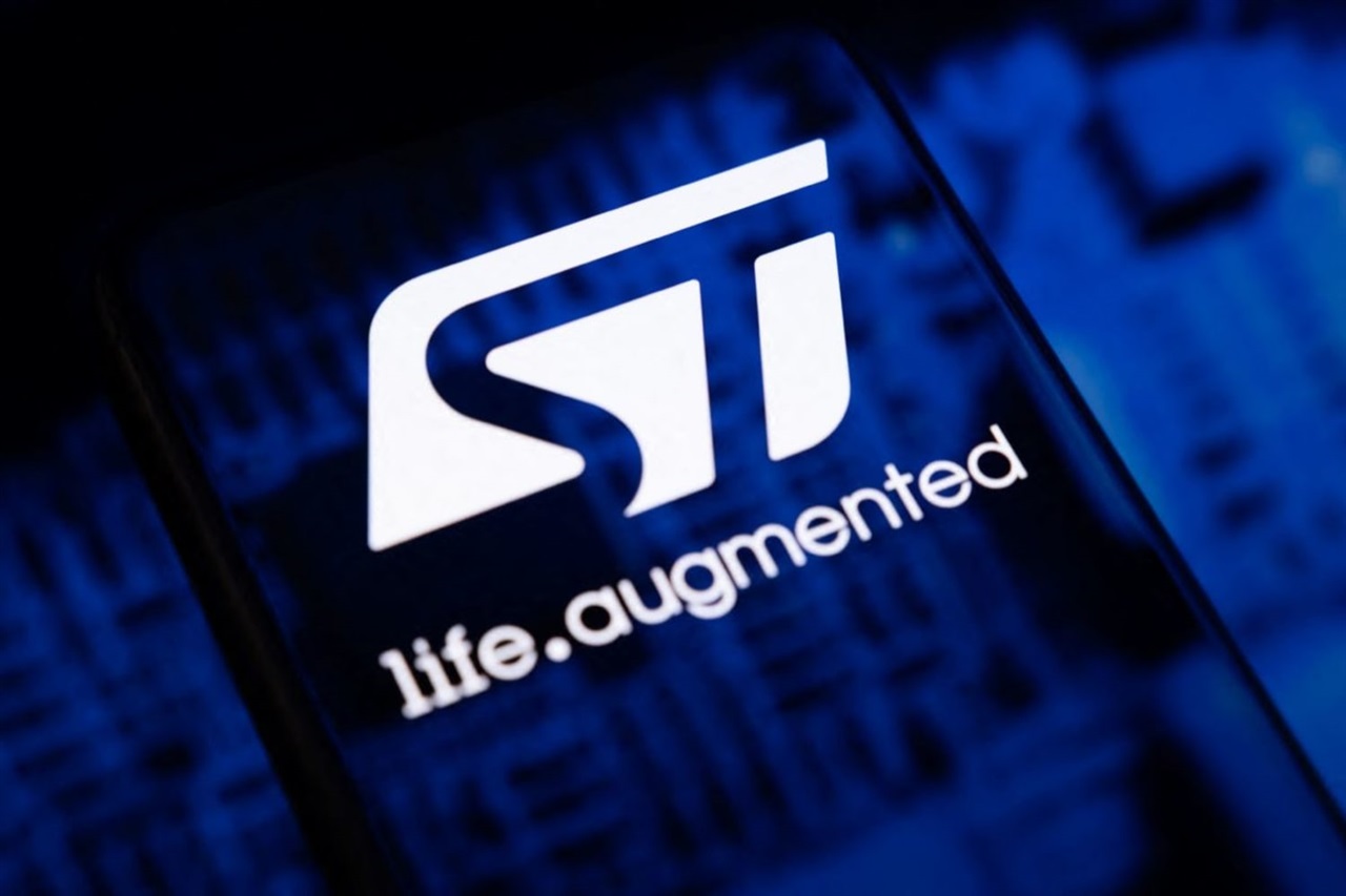 STMicroelectronics sets 2027 AI revenue plan with fiber chips at 80%