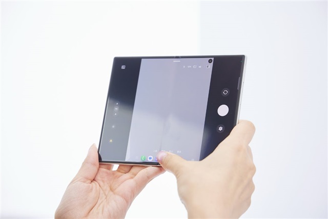 Foldable smartphone panel shipments to grow 23% in 2026