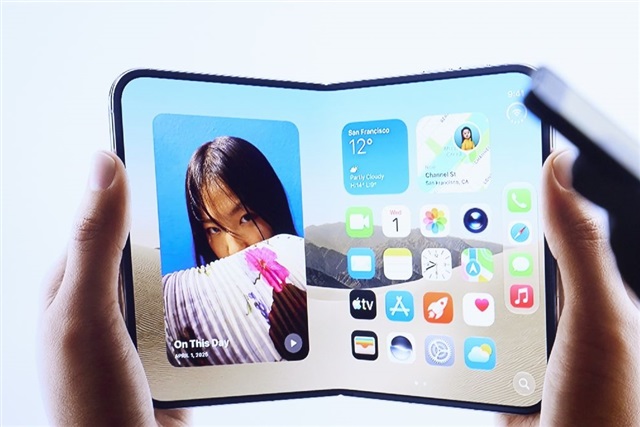 iPhone Duo's price opens room for Android rivals
