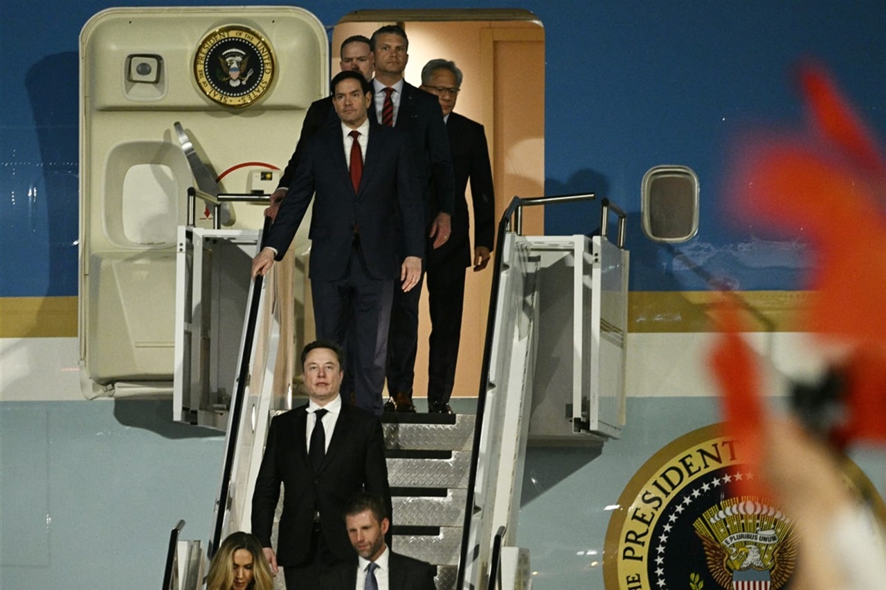 AI risk split among tech leaders set to play out at Trump-Xi White House dinner
