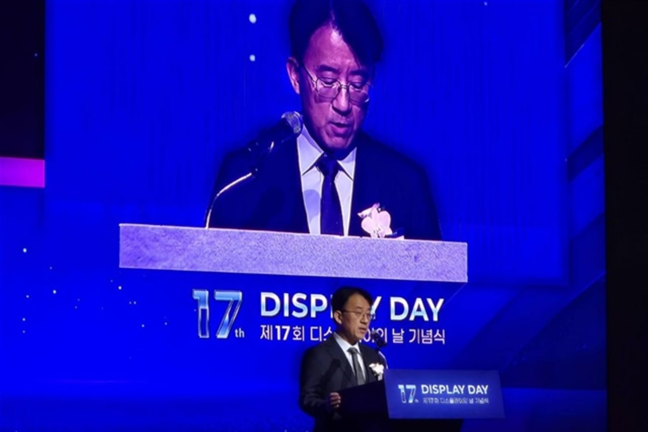 Samsung Display president declares foldable leadership, urges Korea to defend OLED edge