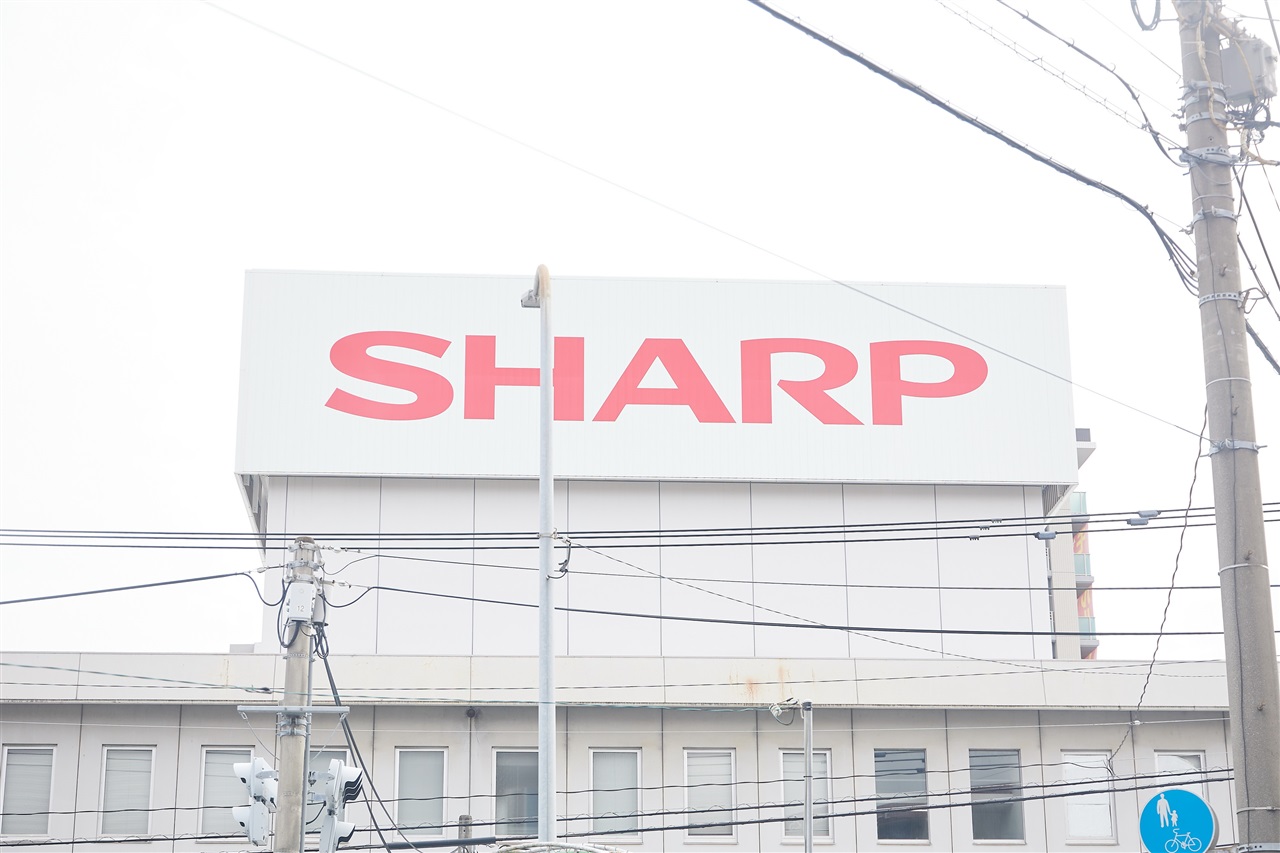 Sharp reportedly developing universal satellite antenna for multi-network connectivity