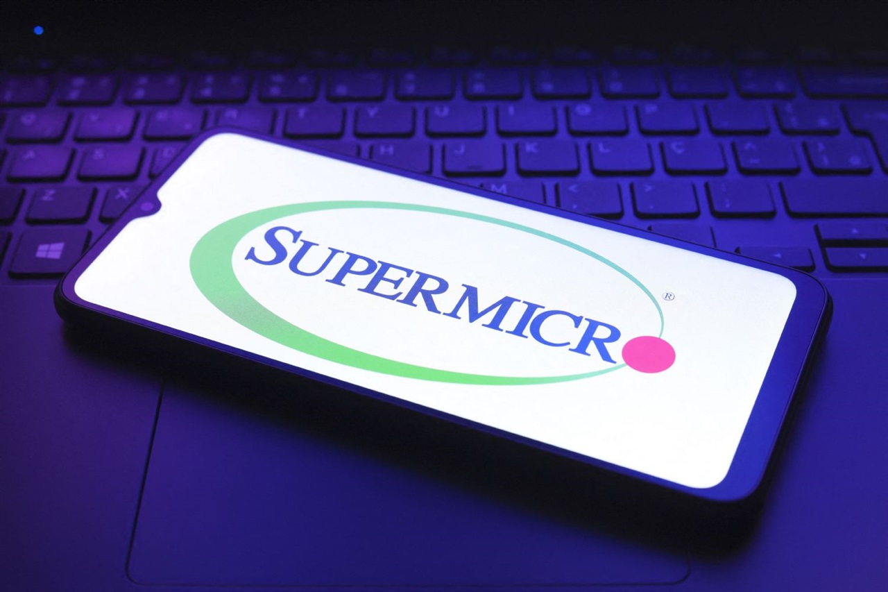 Supermicro begins shipping Nvidia Vera Rubin NVL72 AI racks