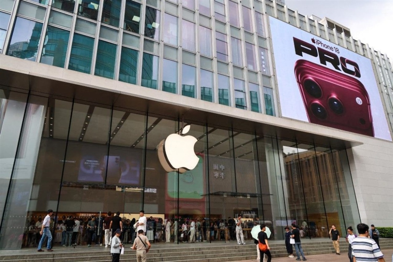 photo of iPhone 18 Pro lifts Apple to 33% China share image