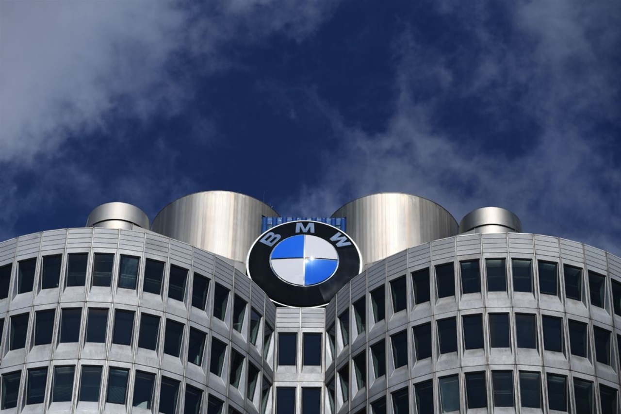 BMW to make 20% of senior management redundant with AI