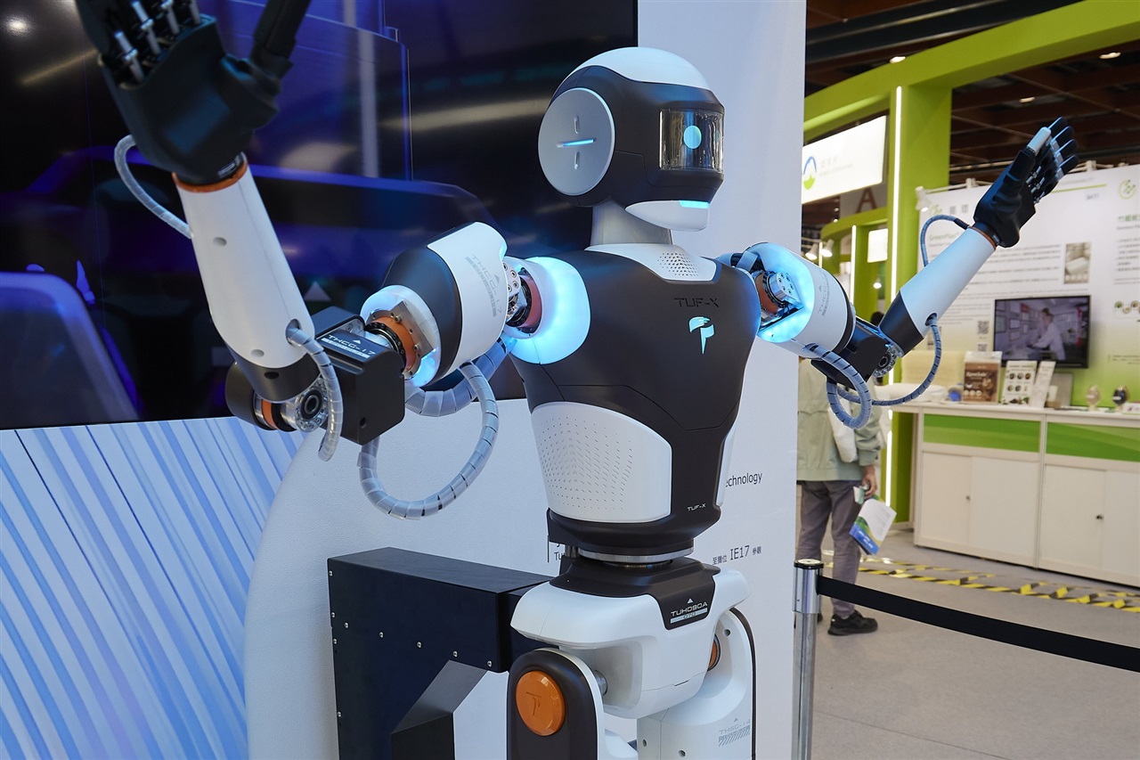 Column: Robots have learned to move. They haven't learned to think