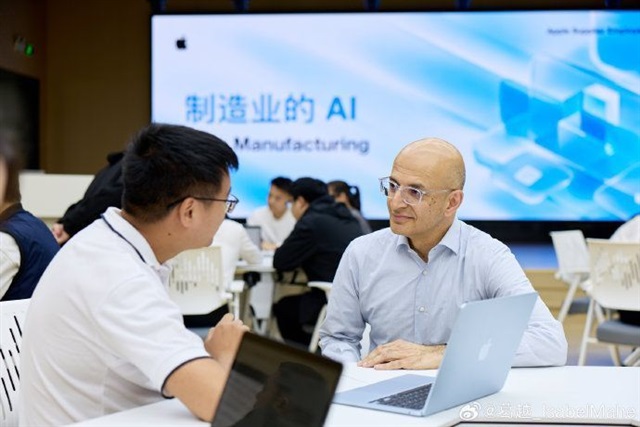 Apple COO visits Foxconn as iPhone Duo production ramps up