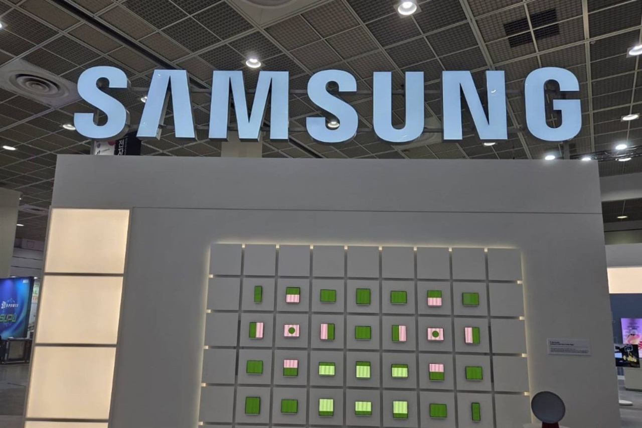 Samsung integrates AI into daily life as LG showcases smart factories, data-center cooling