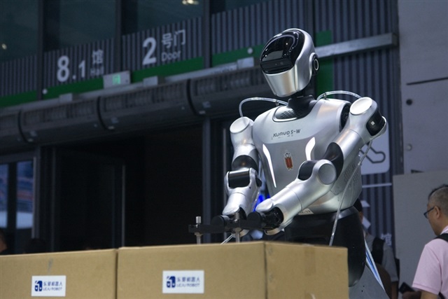 DIGITIMES Insights: China's automakers pursue three humanoid robot strategies as EV supply chains offer 60% overlap