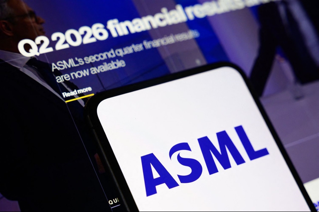 ASML patents point to a hybrid bonder as chip toolmakers crowd into packaging